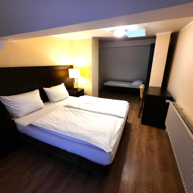 Hotel Ariana Koeln מראה חיצוני תמונה